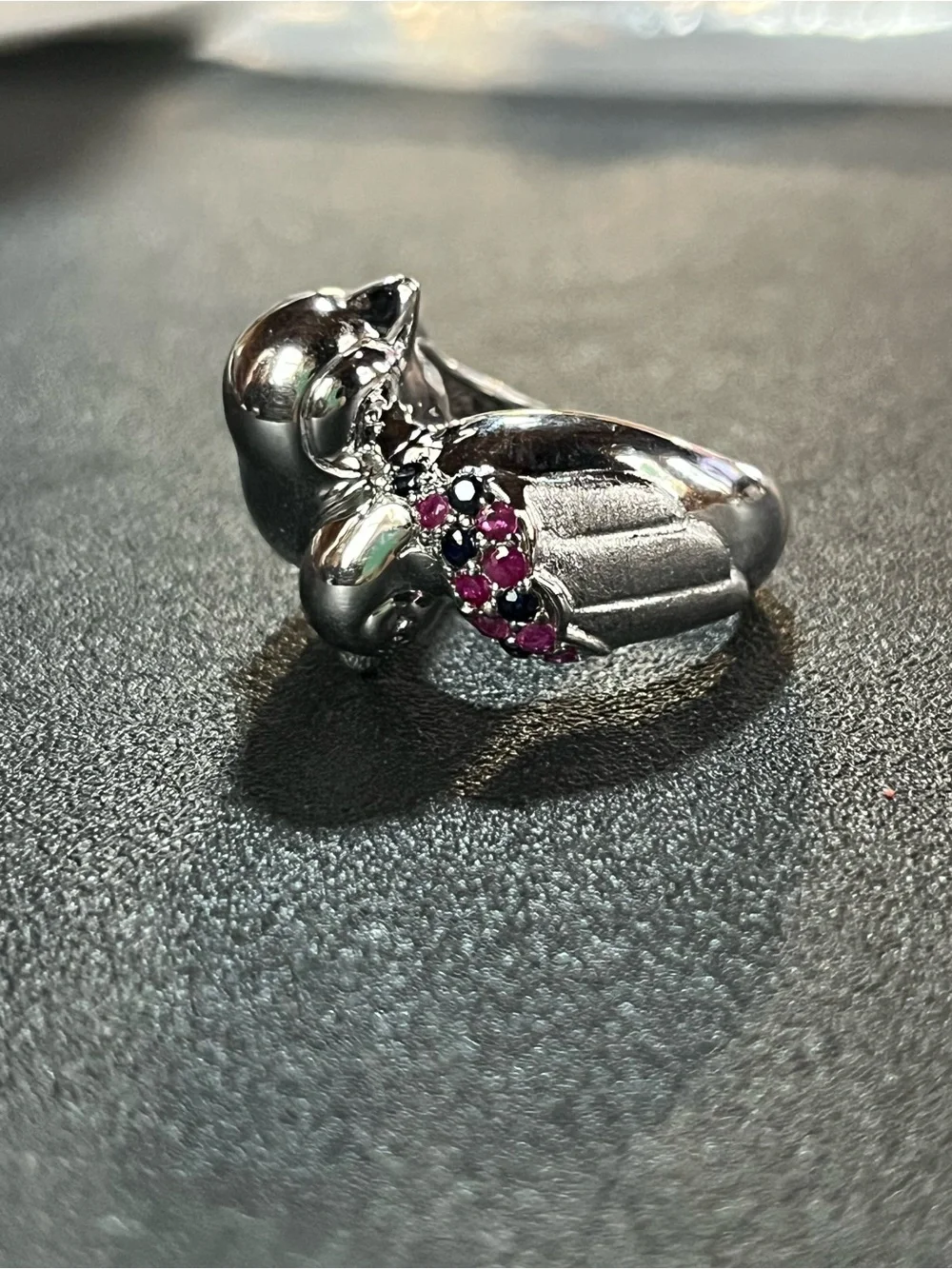 Sterling Silver Ring with 2 birds snuggling. Colored accent stones. Sz.7. Cute!